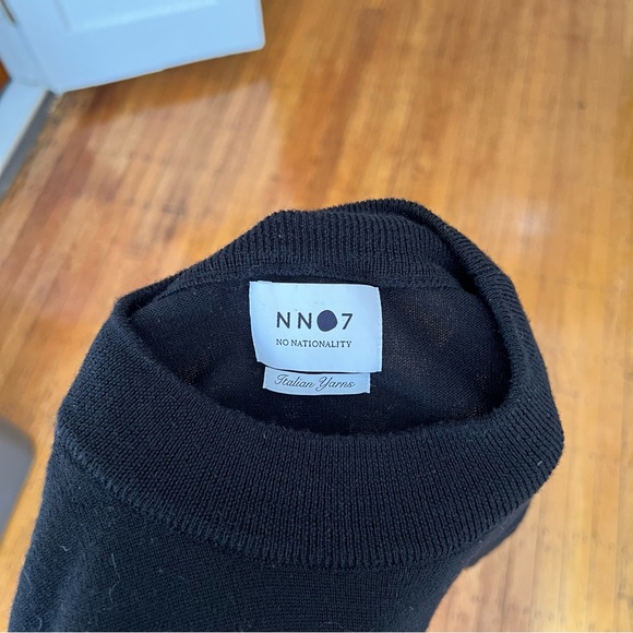 No Nationality Sweater - Picture 2 of 3